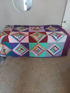 lot 2079 image: Handmade String Pattern Quilt 5 x 8