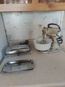 lot 2081 image: Hamilton Beach Electric Stand Mixer Model G, Mixmaster Junior and Waffle Maker