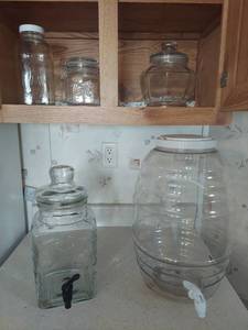 lot 2083 image: Beverage Dispenser Set with Mason Jars