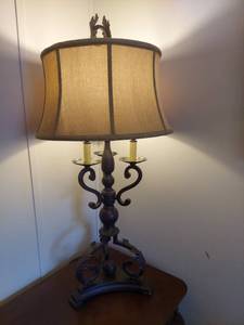 lot 2093 image: Traditional Table Lamp with Scrolled Base