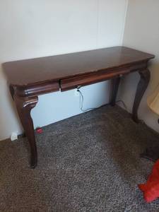 lot 2094 image: Traditional Wooden Console Table with Curved Legs