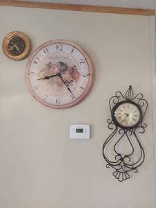 lot 2098 image: Decorative Wall Clock Collection
