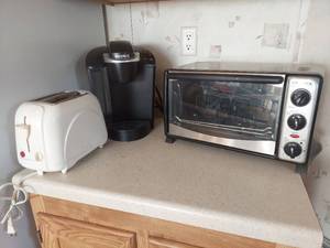 lot 2104 image: Kitchen Appliance Bundle - Keurig Coffee Maker, Toaster, Euro-Pro Toaster Oven