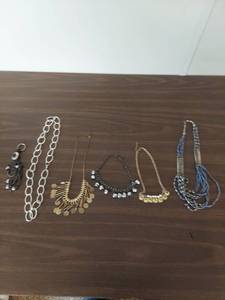 lot 2107 image: Fashion Jewelry Collection - Necklaces