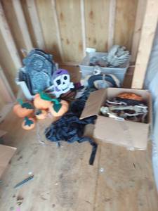 lot 2118 image: Halloween decor