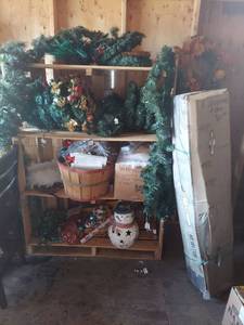 lot 2125 image: Traditional Christmas Wreath, Assorted Holiday Decor and Tree
