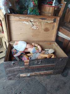 lot 2130 image: Wood Immigrant Trunk with Dolls