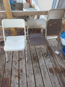 lot 2142 image: Metal Folding Chairs Set