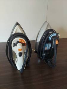 lot 2162 image: Black & Decker and GE Lightn Easy Steam Iron