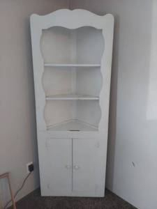 lot 2164 image: White Corner Cabinet with Scalloped Design