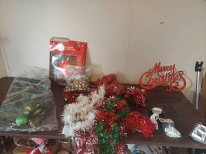 lot 2178 image: Christmas Decoration Bundle