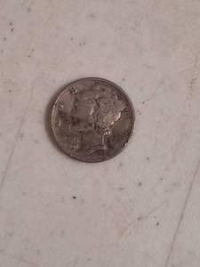 lot 1056 image: 1942 Mercury Silver Dime
