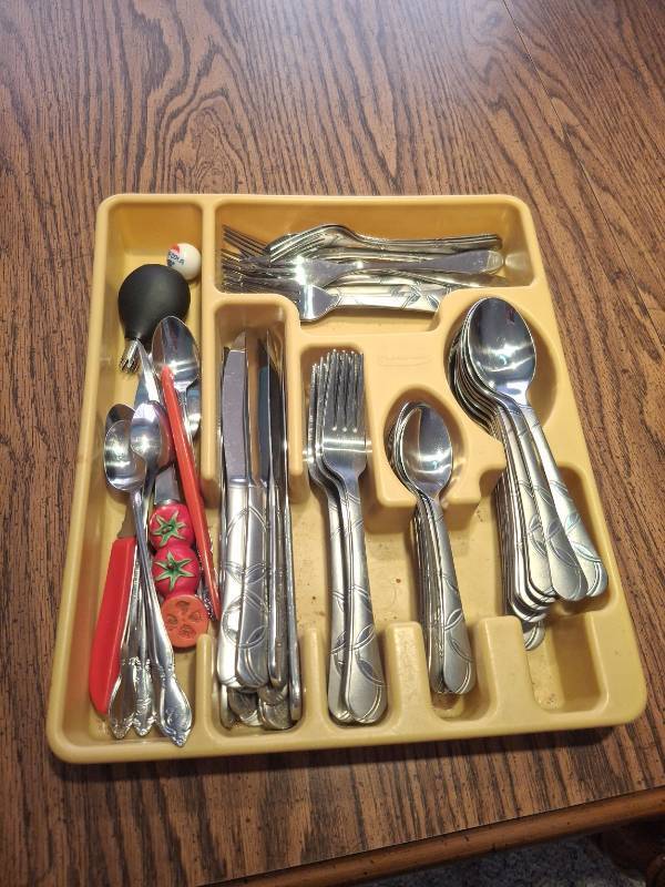 lot 3320 image: Flatware