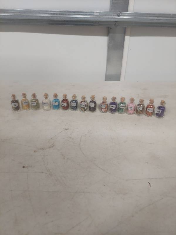 lot 1031 image: Crystal Collection in Mini Glass Bottles