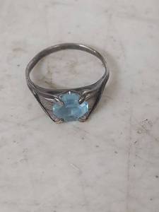 lot 2199 image: Sterling Silver Blue Topaz Ring
