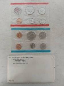 lot 2209 image: 1972 US Mint Uncirculated Coin Set