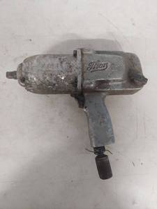 lot 2213 image: Thor Pneumatic Impact Wrench - 12