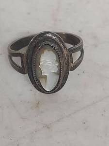 lot 2215 image: Mother of Pearl Cameo Sterling Silver Ring
