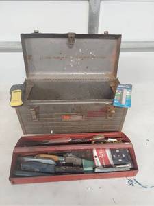 lot 2237 image: Sears Craftsman Metal Tool Box with Tools