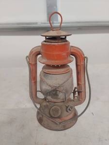 lot 2240 image: Dietz Syracuse NY Red Oil Lantern