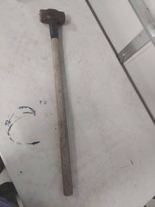 lot 2279 image: Sledgehammer with Long Handle - 6lb