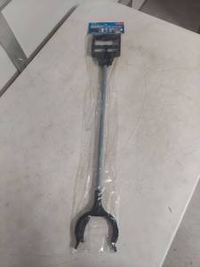 lot 2322 image: Handy Reacher Grabber Tool with Long Handle