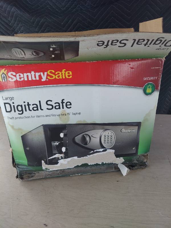 lot 3852 image: Sentry digital safe