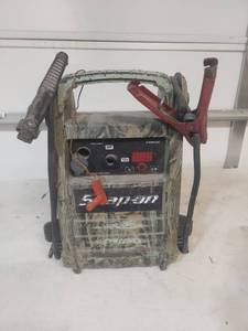 lot 1124 image: Snap-On Camouflage Jump Starter Battery Charger
