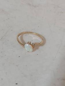 lot 1125 image: 10K Gold Opal Ring