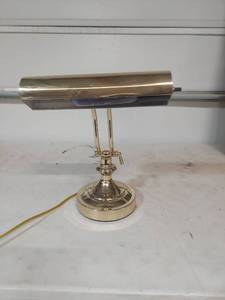 lot 1210 image: Brass Bankers Desk Lamp with Adjustable Shade