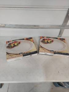 lot 1260 image: Gibson Banquet 16 Inch Ceramic Buffet Serving Platter Set
