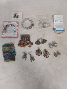 lot 1265 image: Mixed Costume Jewelry and Accessories Lot