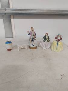 lot 1271 image: (5) Occupied Japan Porcelain Figurines