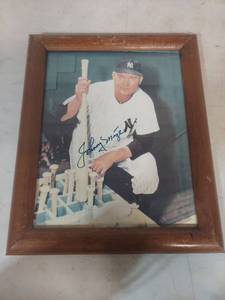 lot 1281 image: Johnny Mize Signed Yankees Baseball Photo
