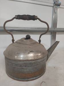 lot 1282 image: Traditional Copper Kettle with Wood Handle