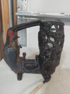 lot 1290 image: Cast Iron Decorative Peacock Light