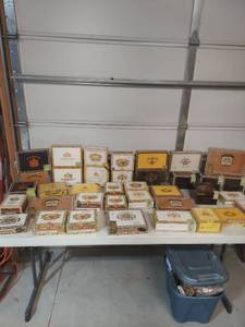 lot 1295 image: Premium Cigar Box Collection