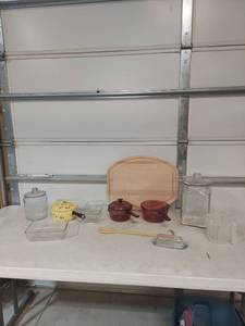lot 1325 image: Mixed Kitchen Cookware and Bakeware Collection