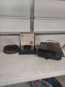 lot 1367 image: GAF 2680 35mm Slide Projector with Kodak Carousel Trays