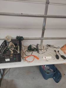 lot 1379 image: Mixed Extension Cord and Power Strip Bundle