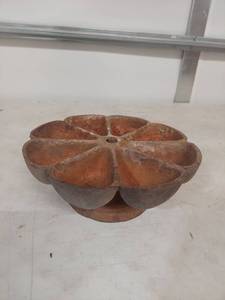 lot 1384 image: Cast Iron Divided Nail Cup with Pedestal Base