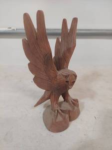 lot 1400 image: Carved Wooden Eagle Figurine