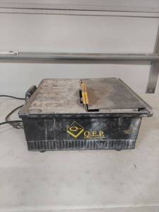 lot 1408 image: Q.E.P. 7 Inch Tile Saw Model 60085
