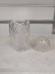 lot 1411 image: Cut Crystal Glass Vase and Bowl
