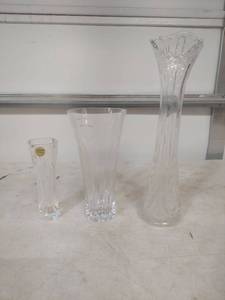 lot 1415 image: Crystal Glass Vase Set with Heart Pattern Decoration