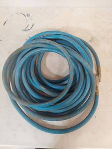 lot 1419 image: Blue Pneumatic Air Hose with Quick Connect Fittings