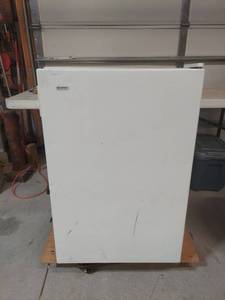 lot 1783 image: Kenmore Compact Upright Freezer