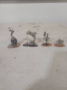 lot 1801 image: Animal Figurines on Agate Base - Set of 4
