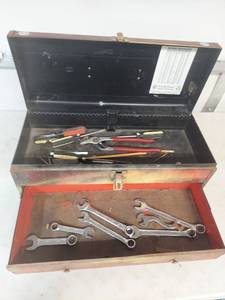 lot 1811 image: Metal Tool Box with Assorted Hand Tools