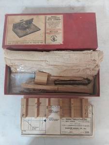 lot 3406 image: Marine Model Company Naval Smoothbore Deck Cannon Model Kit No. 1109
